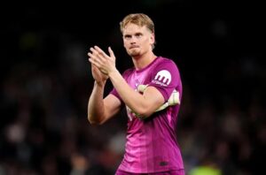 Kinsky Signs New Deal as Spurs No.1