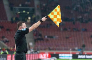 How to determine an offside offense
