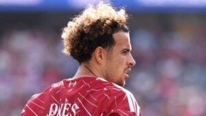 Jones Leaves Liverpool After 16-Year Bond