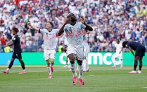 Lukaku Weighs Options As Napoli Exit Nears