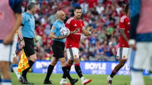 Selfie-Seeking Fans End Man Utd v Leeds Early