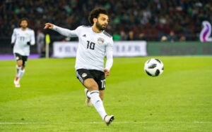 Những pha cứa lòng chân trái là thương hiệu nổi bật của Salah
