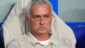 Mourinho Sprints To Save Dumfries From Rule