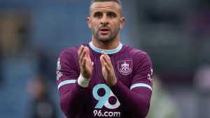 Everton Weigh Lifeline Move For Walker
