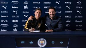 Fernandez Completes British-Record Man City Move